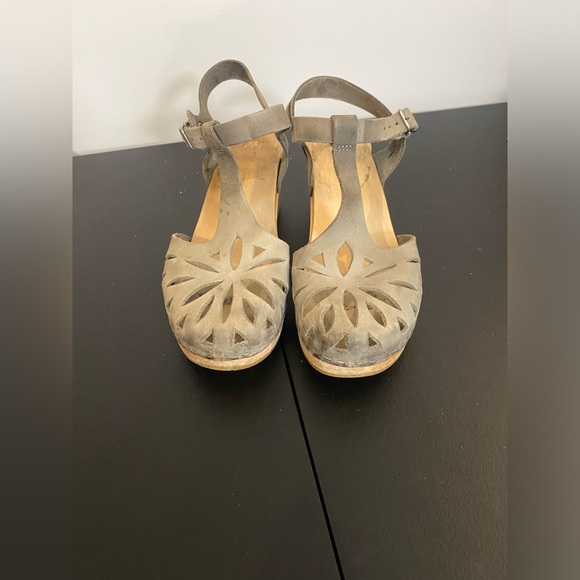 Swedish Hasbeens Mary Jane lacy clogs size 8 with wooden sole and buckle closure - Picture 2 of 15